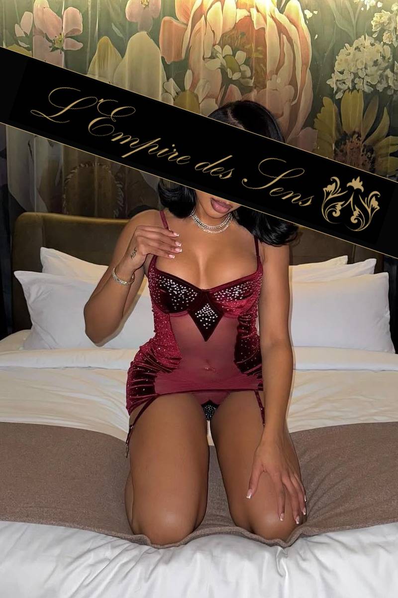 Tasha masseuse tantrique et érotique.